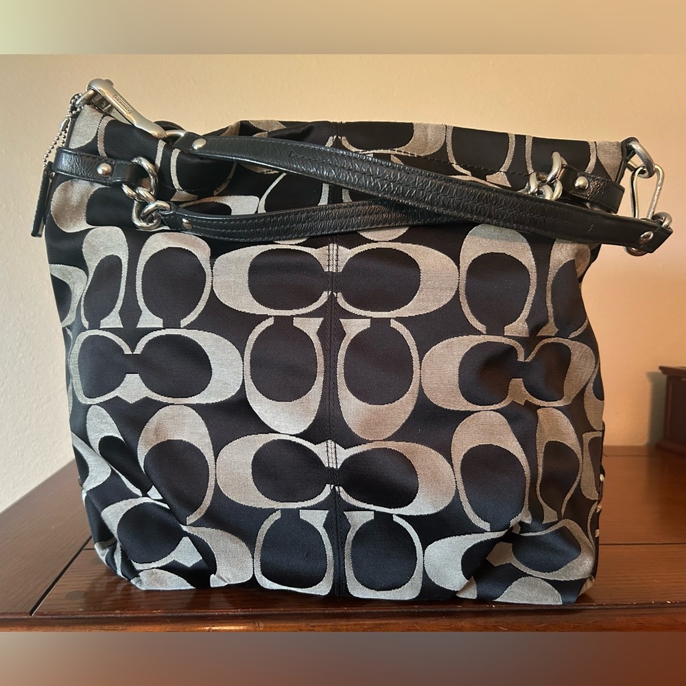 Vintage Coach Brooke Shoulder bag - black with grey.